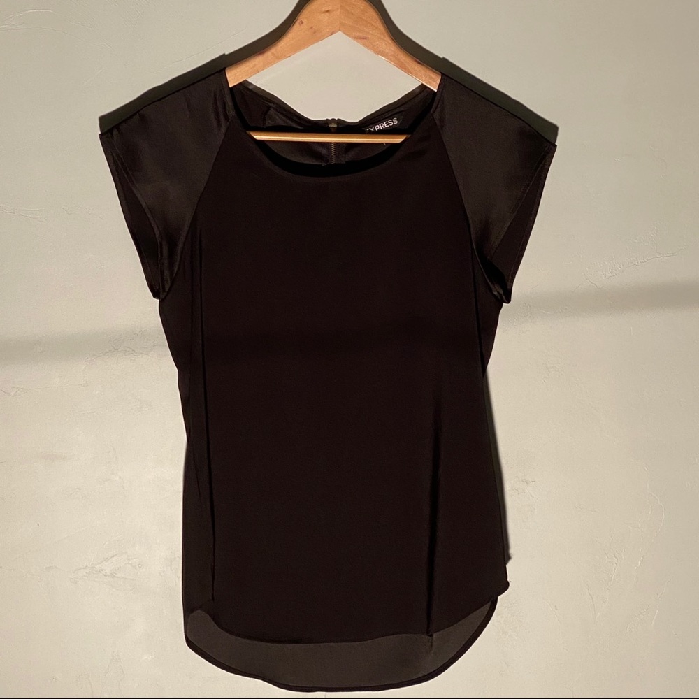 Express Blouse with Gold Zipper Accent